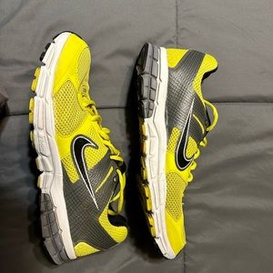 Used Men’s  size 11 Nike Structure 15. Yellow